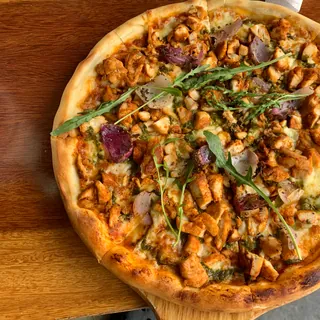 A chicken pizza