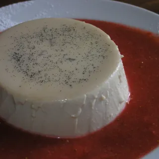 Panna cotta with strawberry sauce